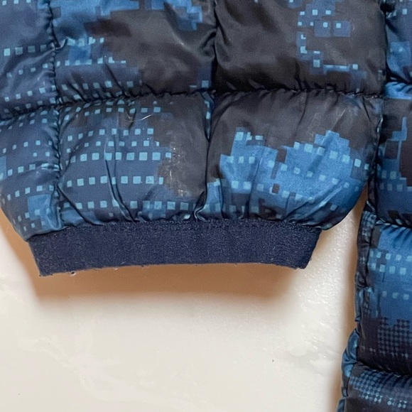 Snozu Boys winter jacket.  Zipper front with two zipper pockets - Picture 6 of 7